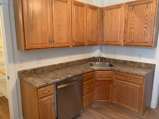 Primary Photo - 6401 Bartlett St