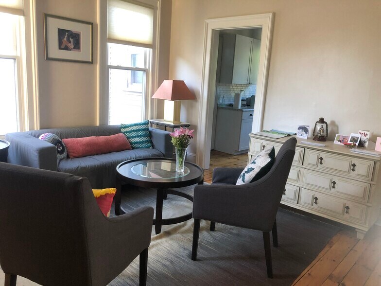 Living room (furnished) - 55 Pearl St