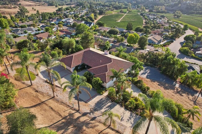 Building Photo - 2908 Lakemont Dr