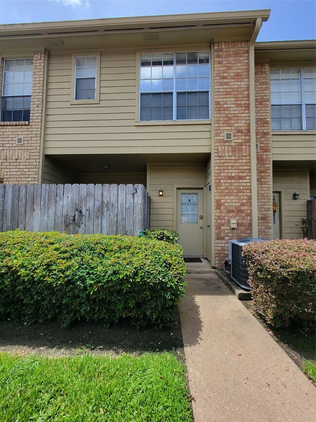 Building Photo - 1515 Sandy Springs Rd