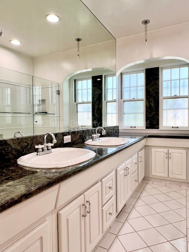 Building Photo - 401 Cheyenne Blvd