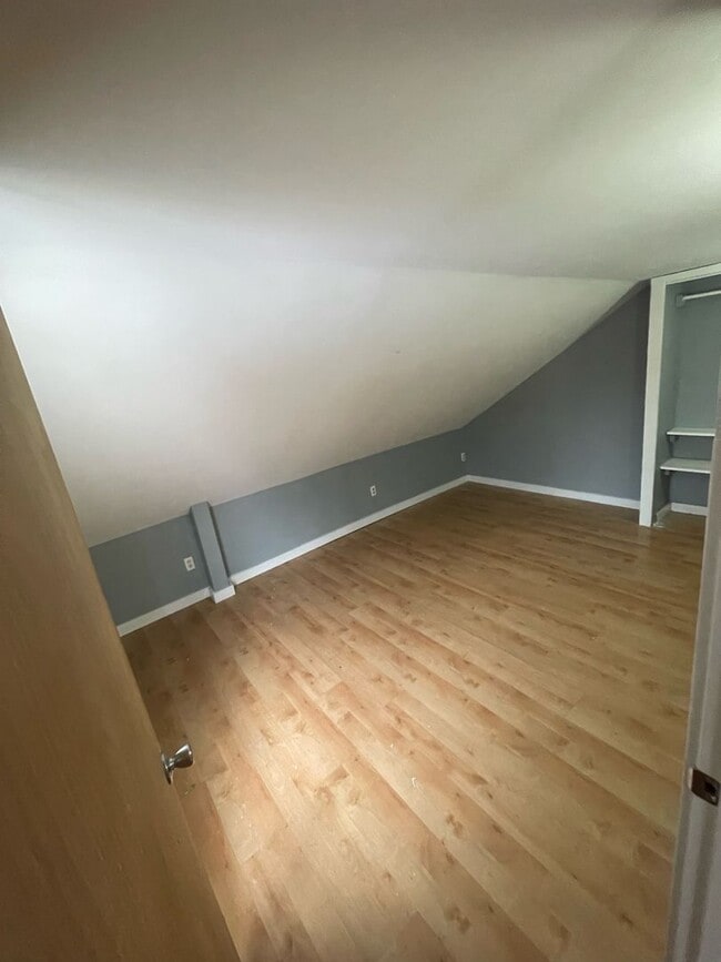 Building Photo - 111 River St