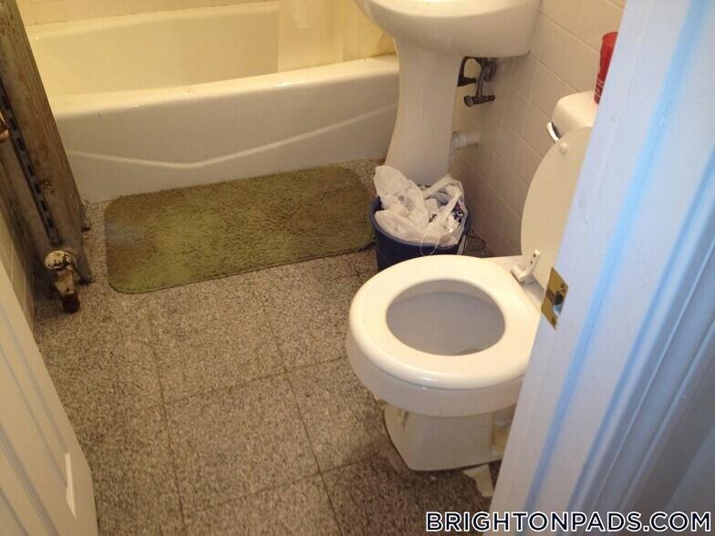 Building Photo - 17 Cummings Rd