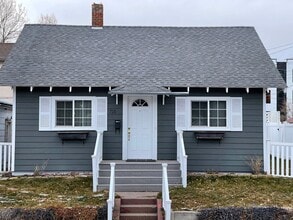 Building Photo - 1 bedroom + office, downtown bungalow