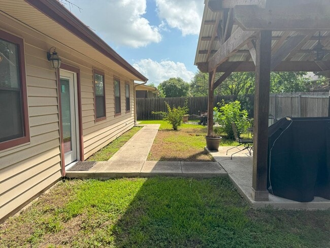 Building Photo - 3418 Meadowhead Dr