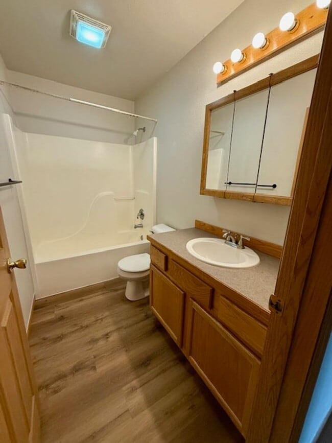 Building Photo - 726 Meagher Ave