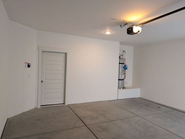 Building Photo - Brand new 4 Bedroom Home!