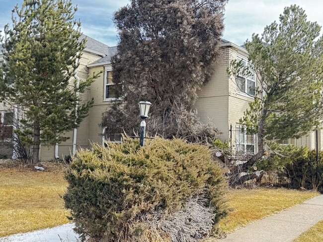 Building Photo - 2 BEDROOM 1 BATHROOM TOWNHOME CLOSE TO WAR...