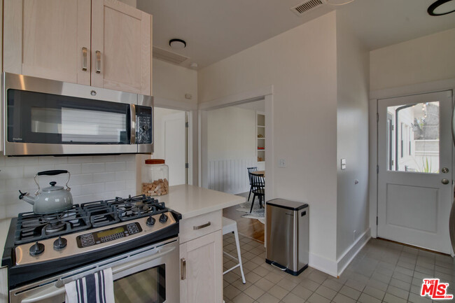 Building Photo - 808 Milwood Ave