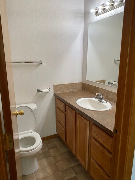 Building Photo - 276 NW schnabel ln