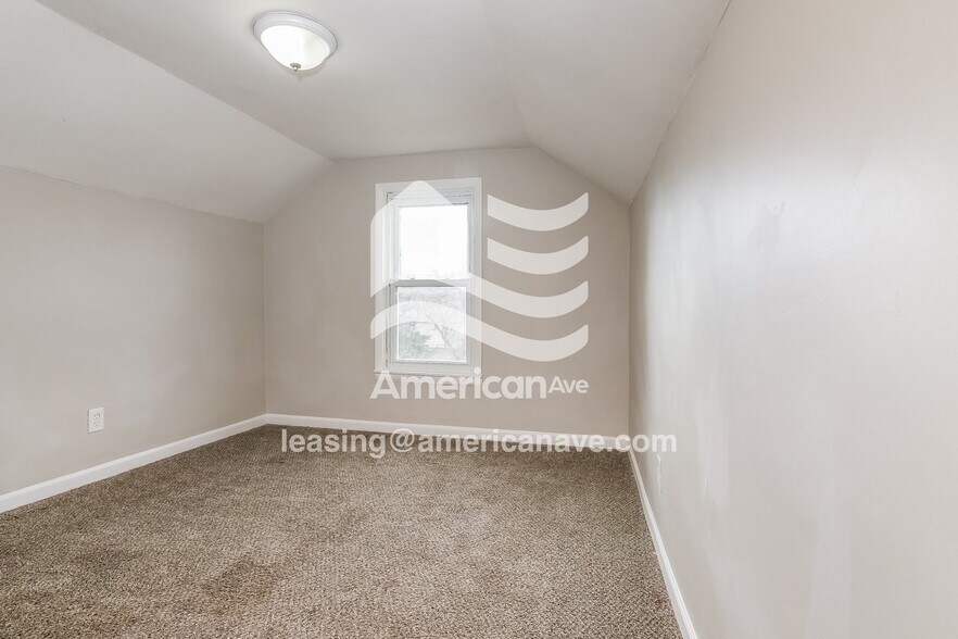 Building Photo - 901 S Leslie Ave