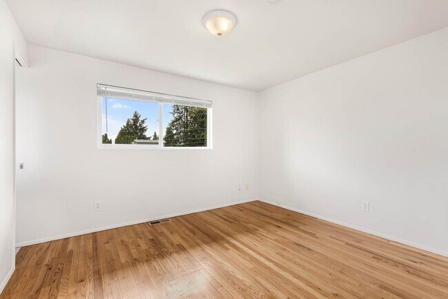 Building Photo - 16554 119th Ave SE