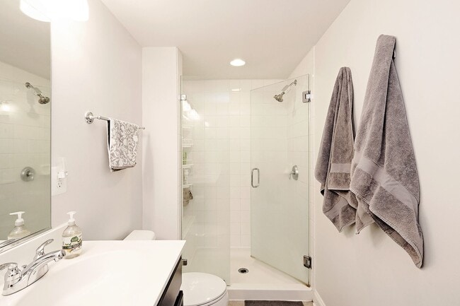 Building Photo - Pet-Friendly Townhome With Rooftop Terrace + Blue Ridge Mountain Views