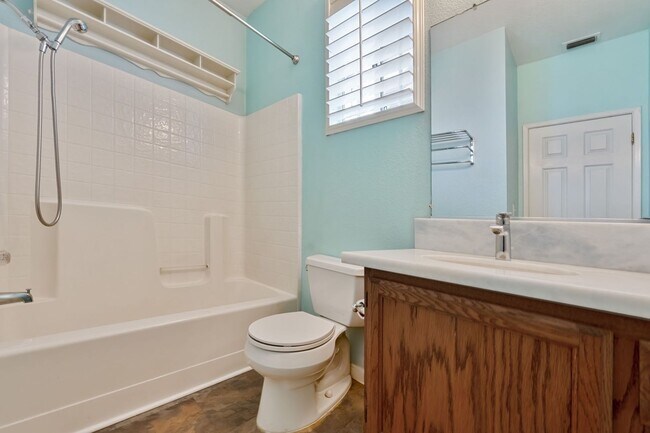Building Photo - Charming 3-Bed Home in Prime Folsom Locati...