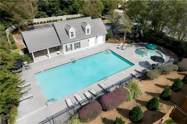 Building Photo - 2263 Leicester Way SE