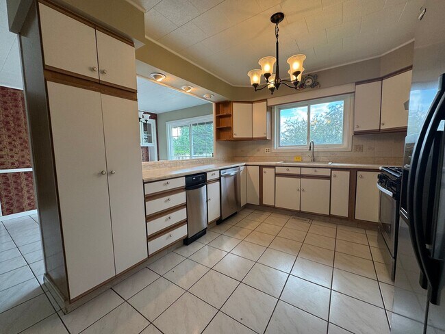 Building Photo - Charming 3 bedroom home for rent.
