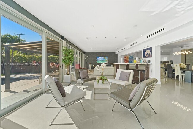 Building Photo - 18 Samana Dr