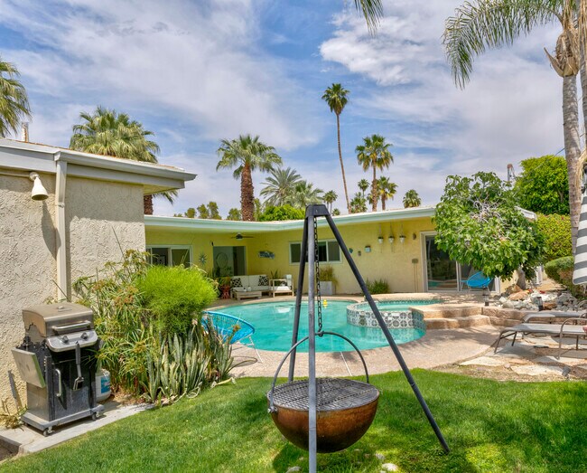 Building Photo - 74533 Peppertree Dr