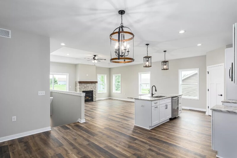 Building Photo - 940 Kings Dr