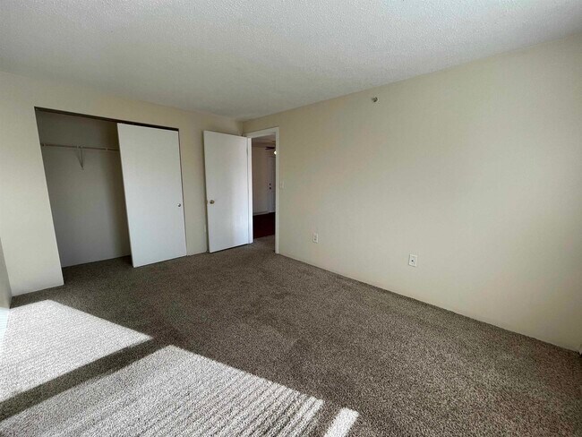 Building Photo - 96 Powers St