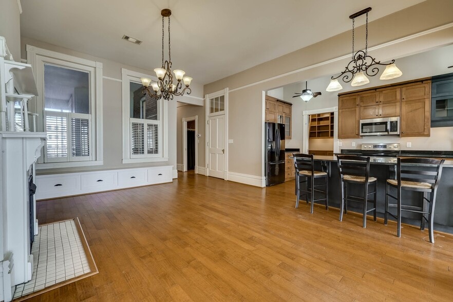 Building Photo - 929 Broad St