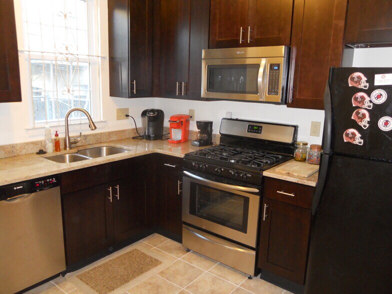 Primary Photo - 1519 Page St