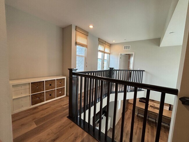 Building Photo - Updated 4 Bedroom 3.5 bath Condo located i...