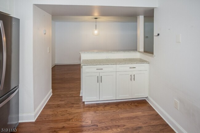 Building Photo - 41 Mt Kemble Ave