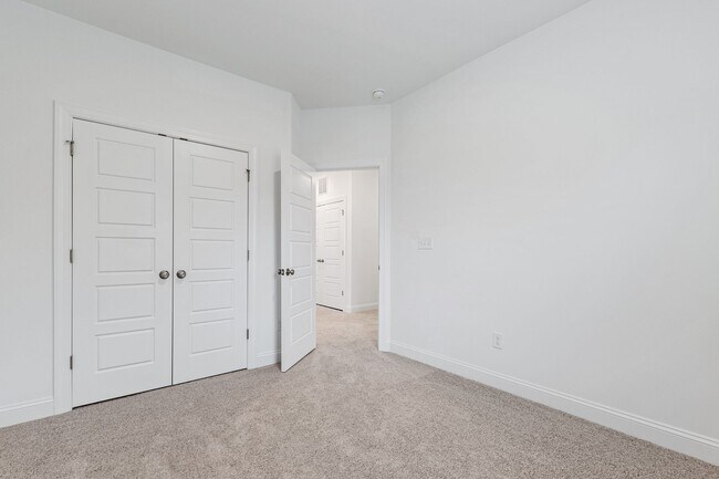 Building Photo - Stunning 4-Bedroom Home for Rent in Prime Cary Location!