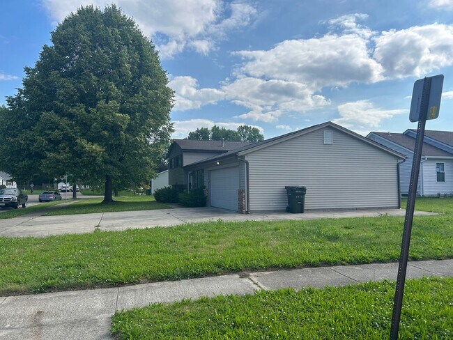 Building Photo - Three Bedroom Split-Level near Easton   **WESTERVILLE SCHOOLS**