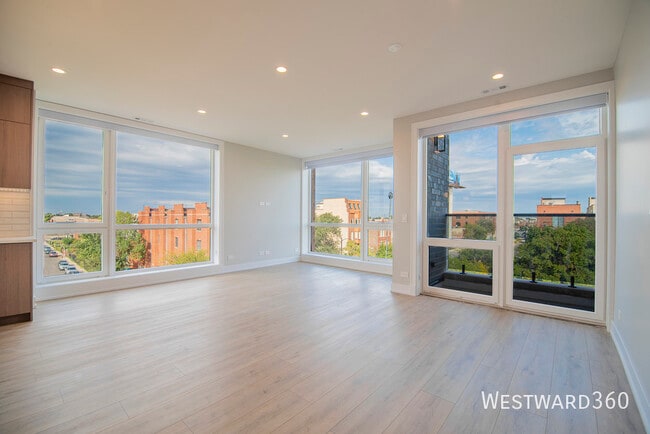 Building Photo - 2355 W Flournoy St