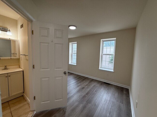 Building Photo - Modern New Luxury Temple Apartments