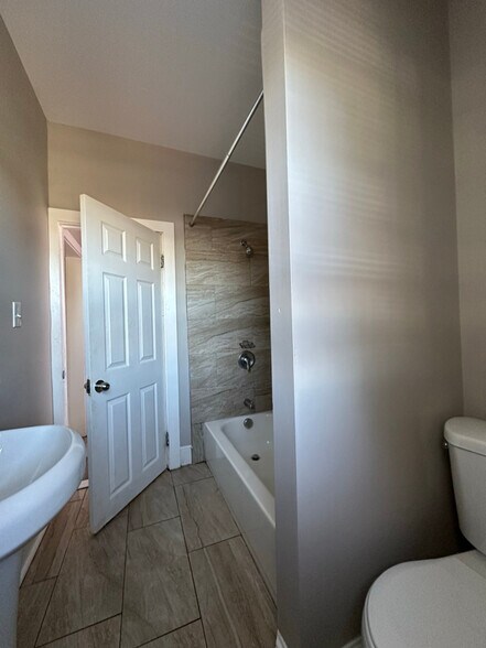 Building Photo - 252 Parkway Ave