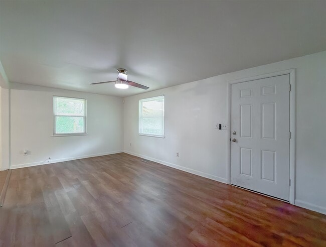 Building Photo - 1210 Carson Dr