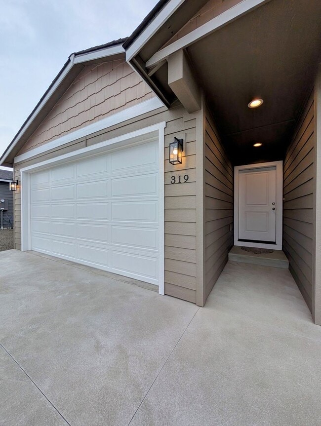 Building Photo - **New Construction** FOUR Bedroom House for Rent in Eastmont School District!