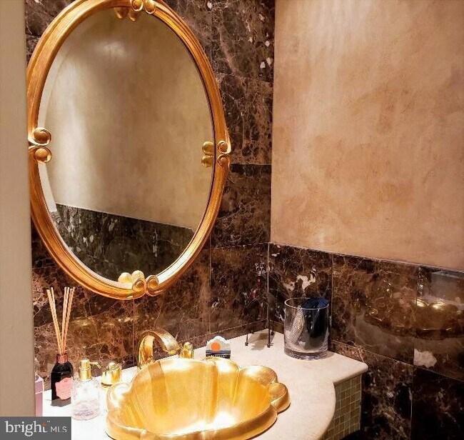 Building Photo - 1530 Key Blvd