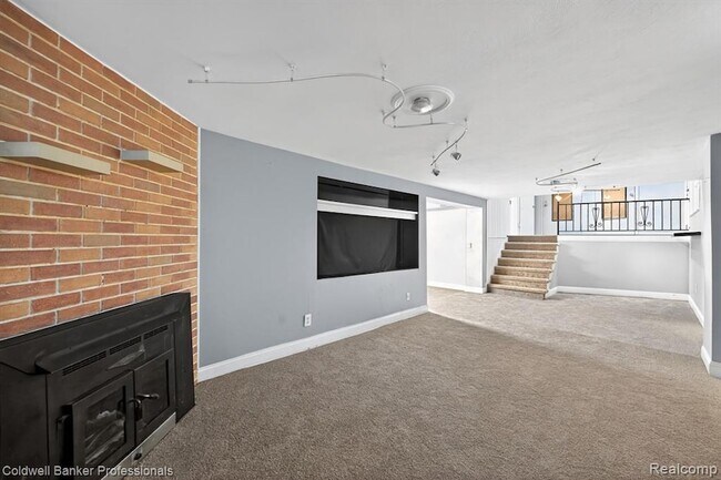 Building Photo - 4448 Greenwood Dr