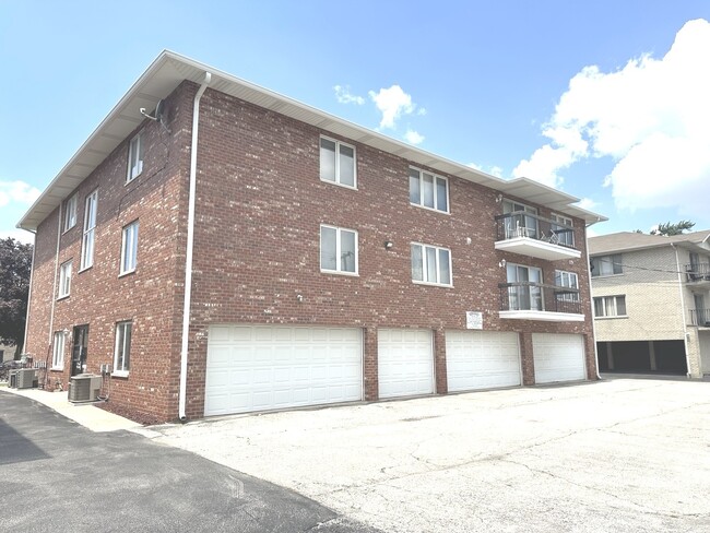 Building Photo - 9529 Minnick Ave