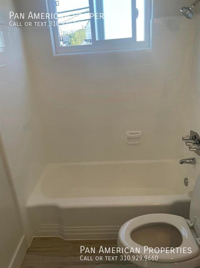 Building Photo - 5136 E Livingston Dr