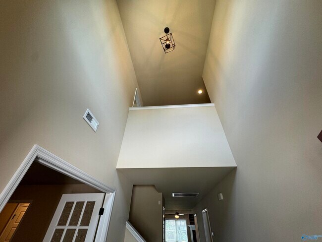 Building Photo - 120 Meadowglade Ln