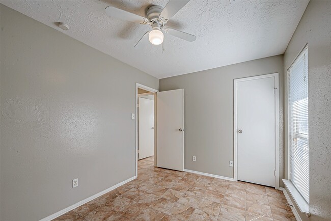 Building Photo - 5105 Beaver Hollow Dr