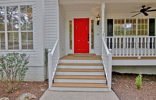 Building Photo - 49 Montrose Ln