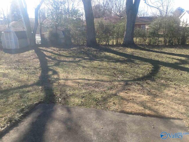 Building Photo - 11012 Crestfield Dr SE