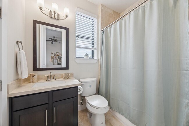 Building Photo - 5729 Larkin St