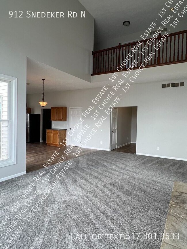 Building Photo - 912 Snedeker Rd N