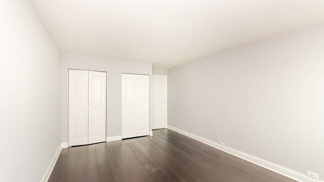 Building Photo - 1255 N Sandburg Terrace