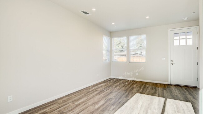 Building Photo - 542 Trisha Ln