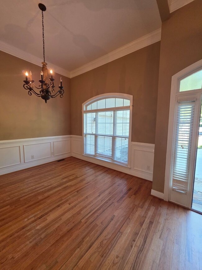 Building Photo - 306 Lochleven Ct