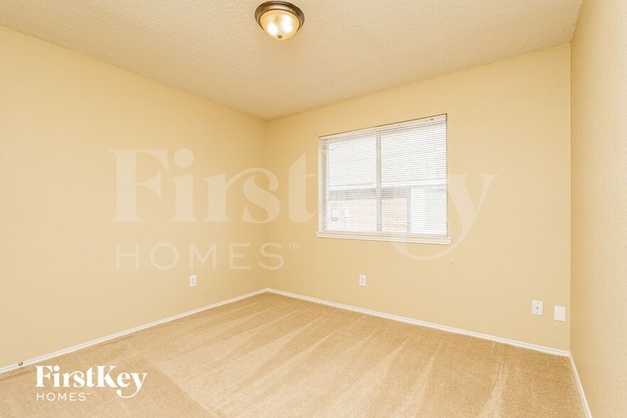 Building Photo - 137 Sequoia Rd