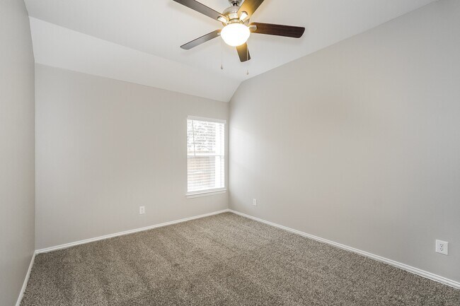 Building Photo - 16042 Belleshire Ln